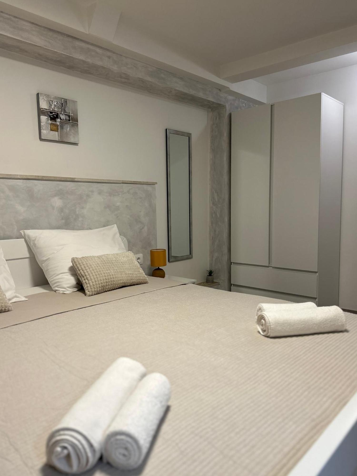 Apartment Bilic พูลา ภายนอก รูปภาพ